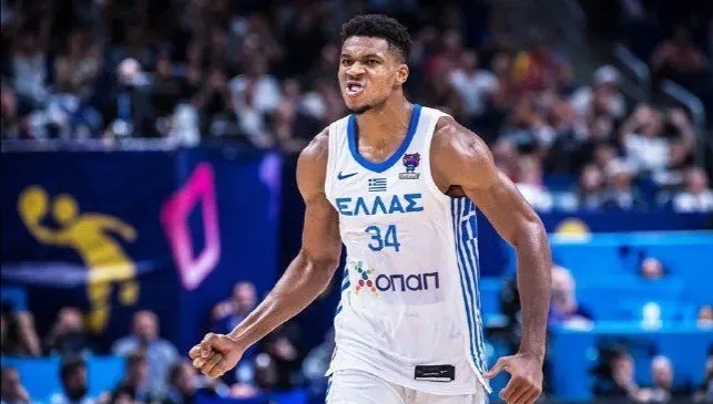 关于比赛规则变更引发热议！，字母哥在加拿大队比赛中比赛规则变更全场沸腾不已的信息-开云移动